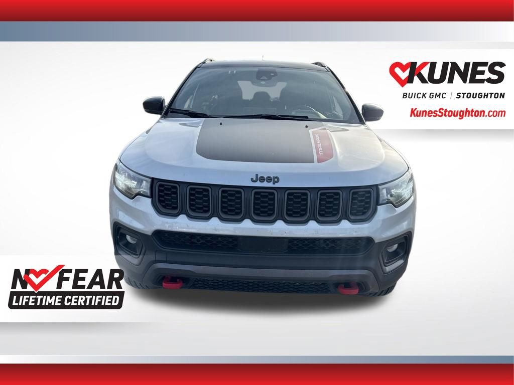 Used 2025 Jeep Compass Trailhawk AWD/4WD image 5