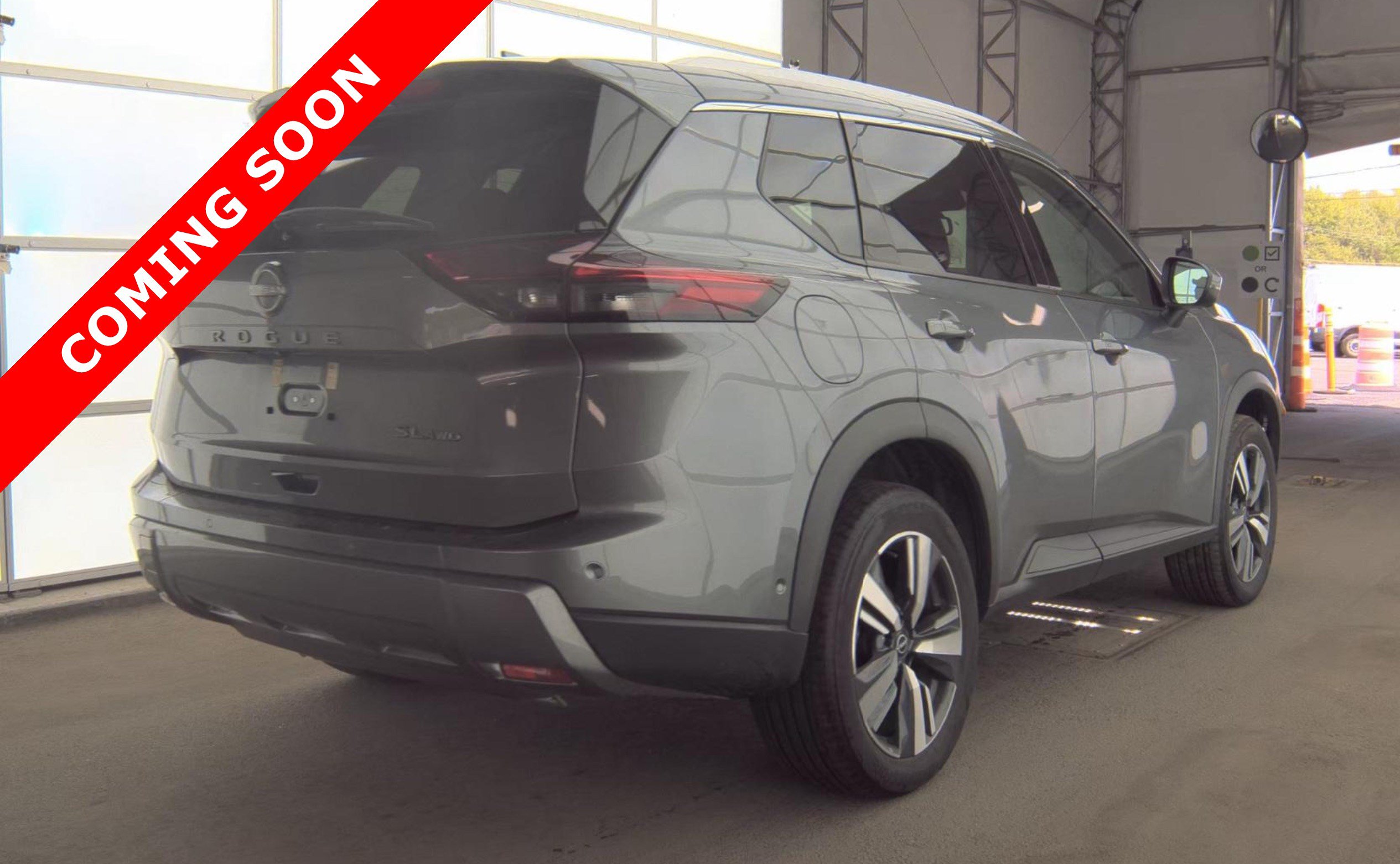 Used 2023 Nissan Rogue S AWD/4WD image 4
