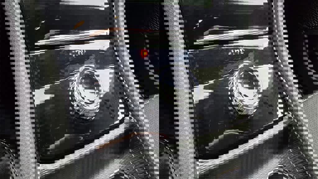 New 2025 Jeep Grand Cherokee Altitude image 17