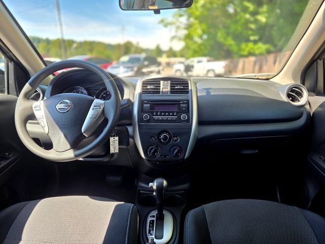 Used 2015 Nissan Versa SV FWD image 13