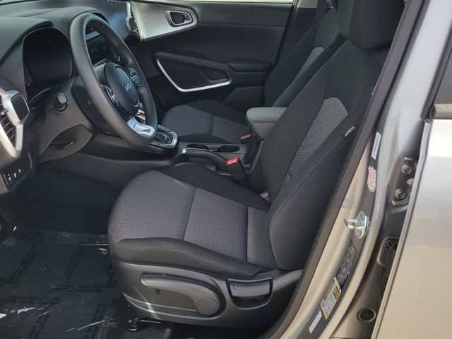 Certified 2025 Kia Soul LX w/ LX Technology Package FWD image 9