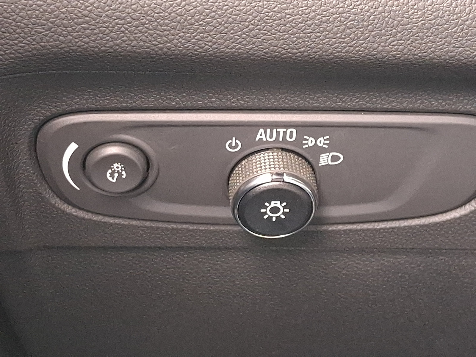 Certified 2023 Buick Envision Avenir AWD/4WD image 25