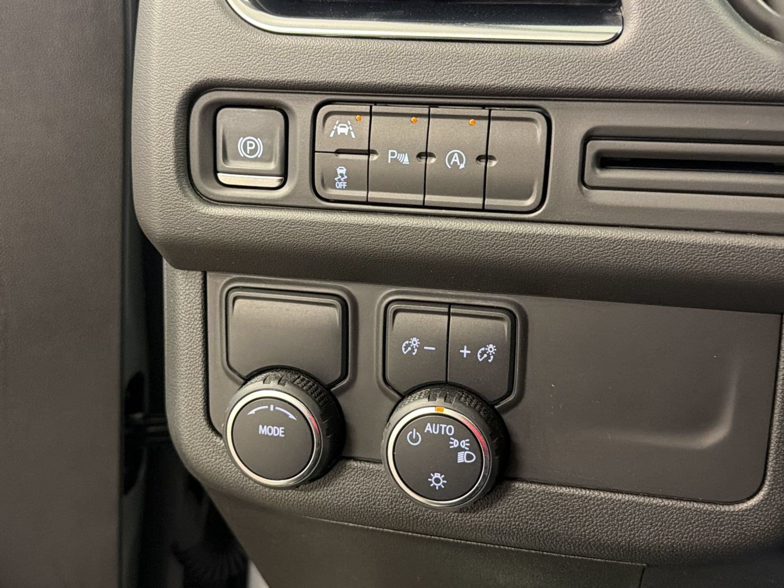 Used 2024 Chevrolet Tahoe Premier RWD image 28