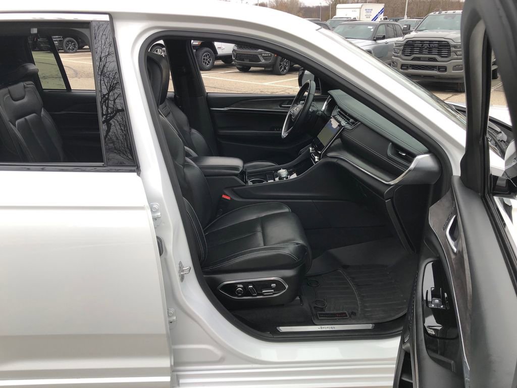 Certified 2022 Jeep Grand Cherokee L Overland w/ Luxury Tech Group IV image 24