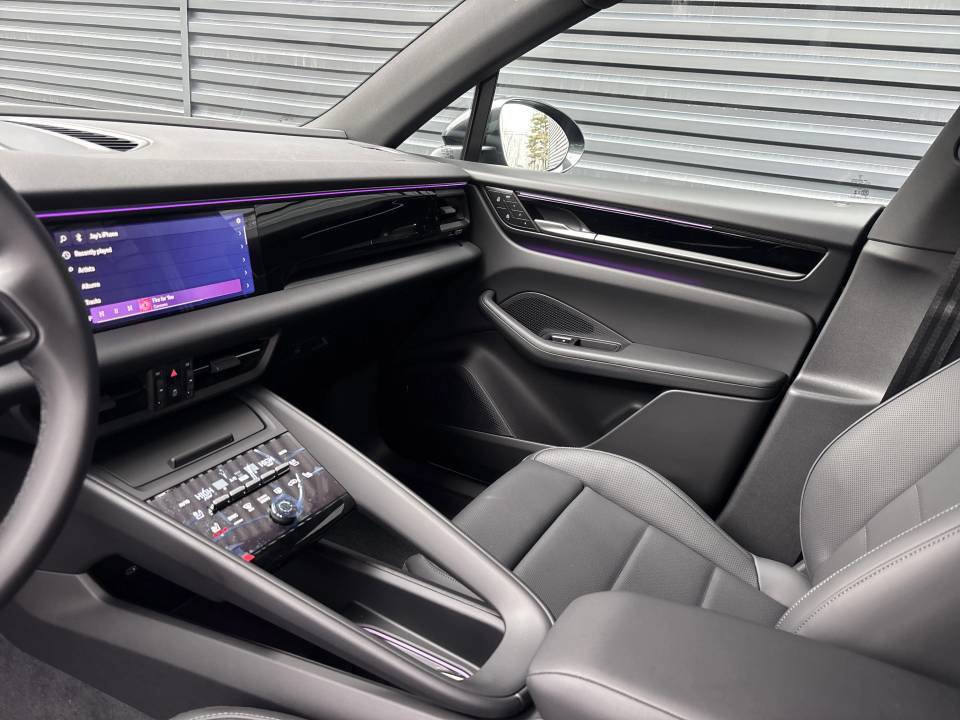Certified 2026 Porsche Macan 4 Electric AWD/4WD image 11