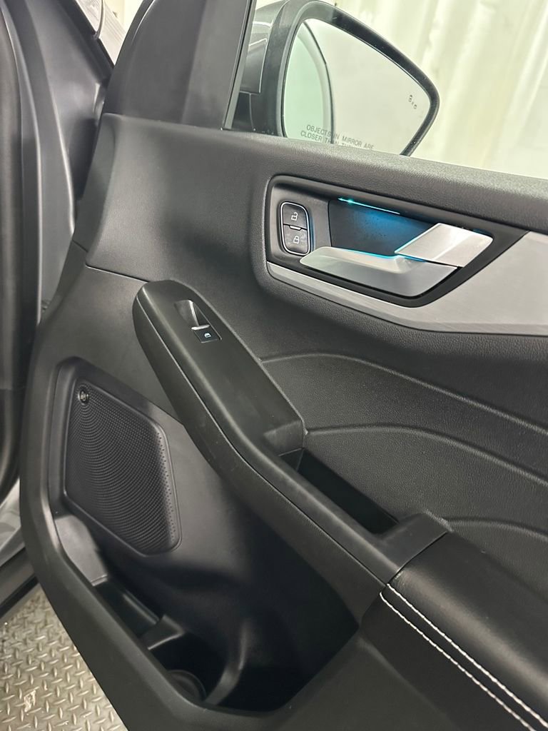 Used 2023 Ford Escape Platinum w/ Premium Technology Package image 35