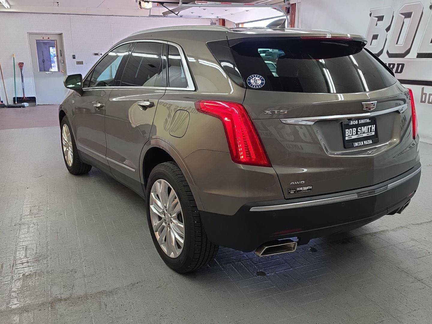 Used 2018 Cadillac XT5 Premium Luxury AWD/4WD image 4