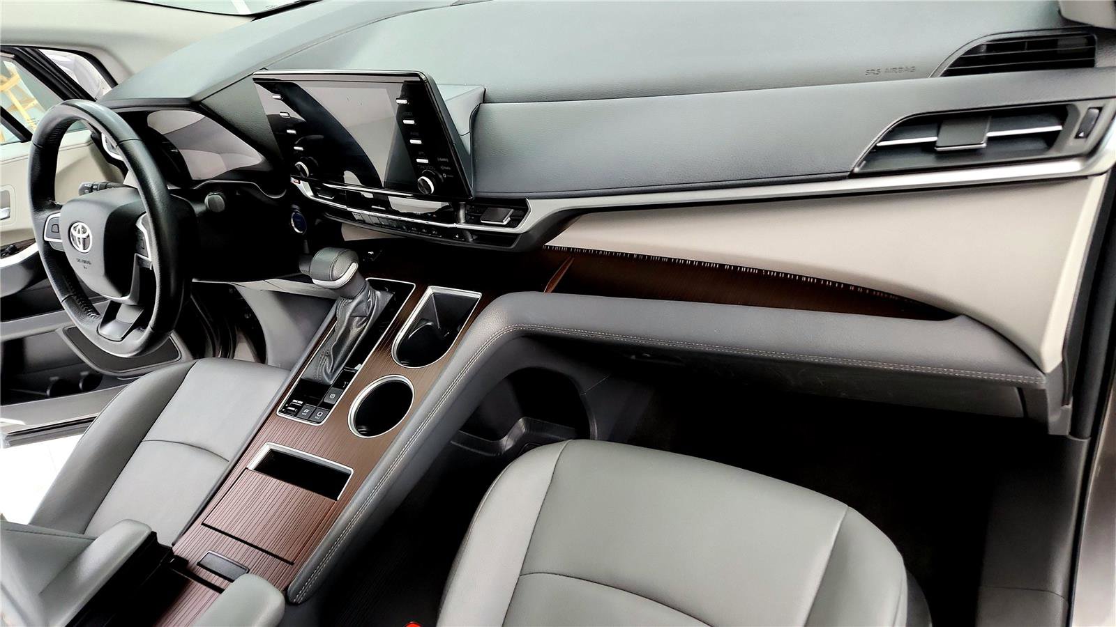 Used 2024 Toyota Sienna XLE image 16