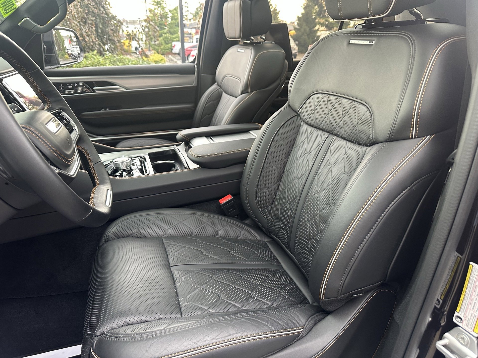 Used 2023 Jeep Grand Wagoneer Series III w/ Rear-Seat Entertainment Group image 40