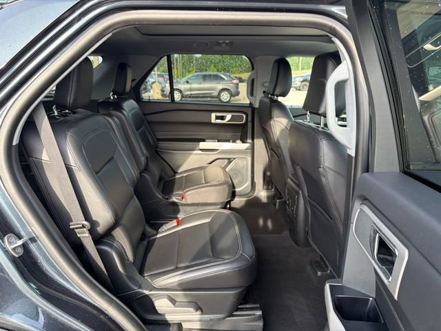 Used 2024 Ford Explorer XLT w/ Equipment Group 202A AWD/4WD image 21