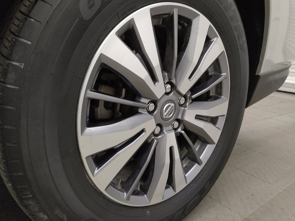 Used 2019 Nissan Pathfinder SV FWD image 31