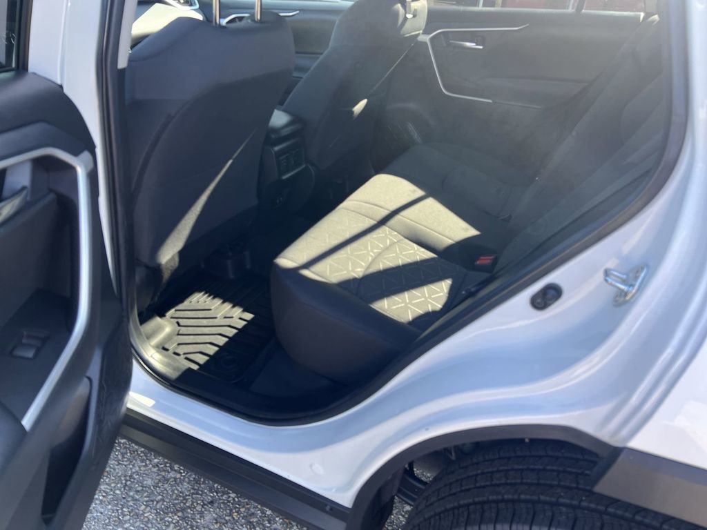 Used 2021 Toyota RAV4 XLE image 22