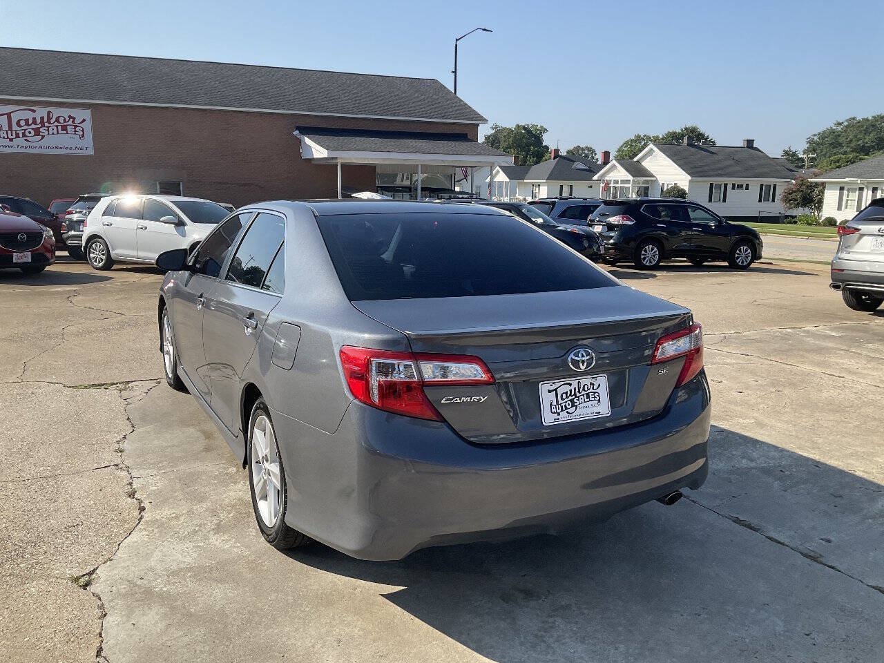 Used 2014 Toyota Camry SE FWD image 5