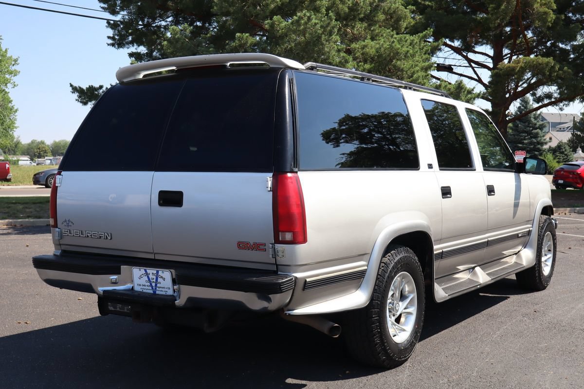 Used 1999 GMC Suburban 4WD w/ Convenience Group image 5