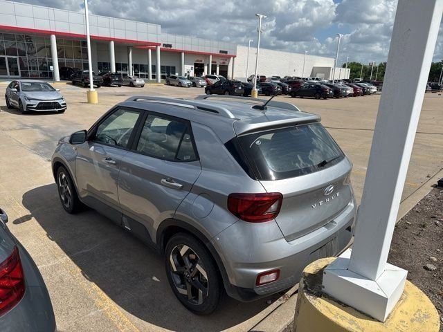 Used 2025 Hyundai Venue SEL image 6