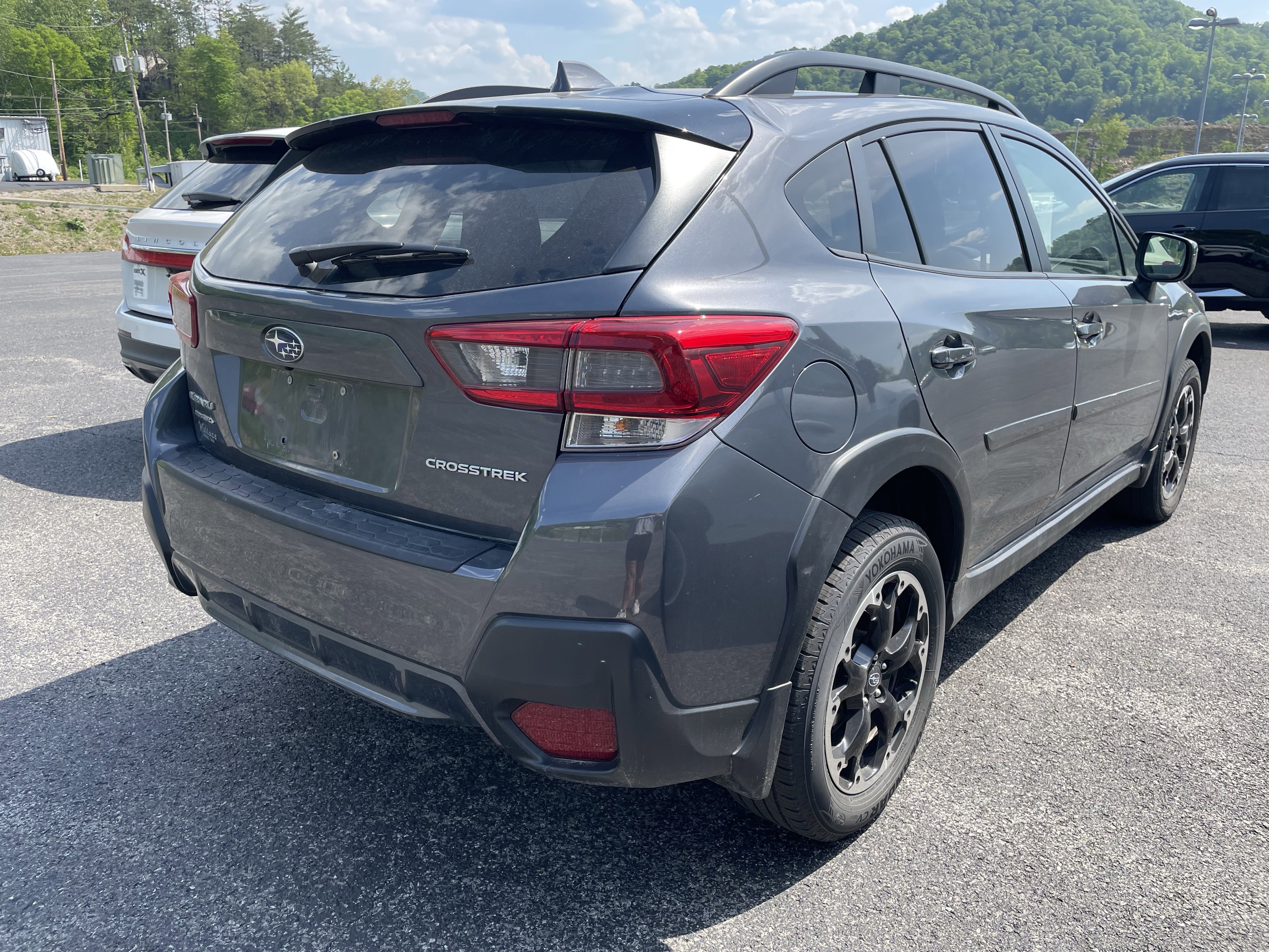 Used 2022 Subaru Crosstrek 2.0i Premium w/ Popular Package #3 AWD/4WD image 2