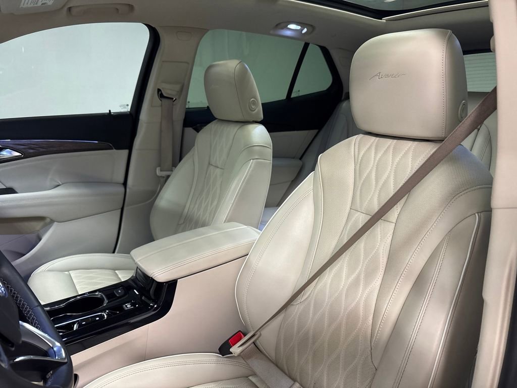 Used 2022 Buick Envision Avenir w/ Technology Package II image 27