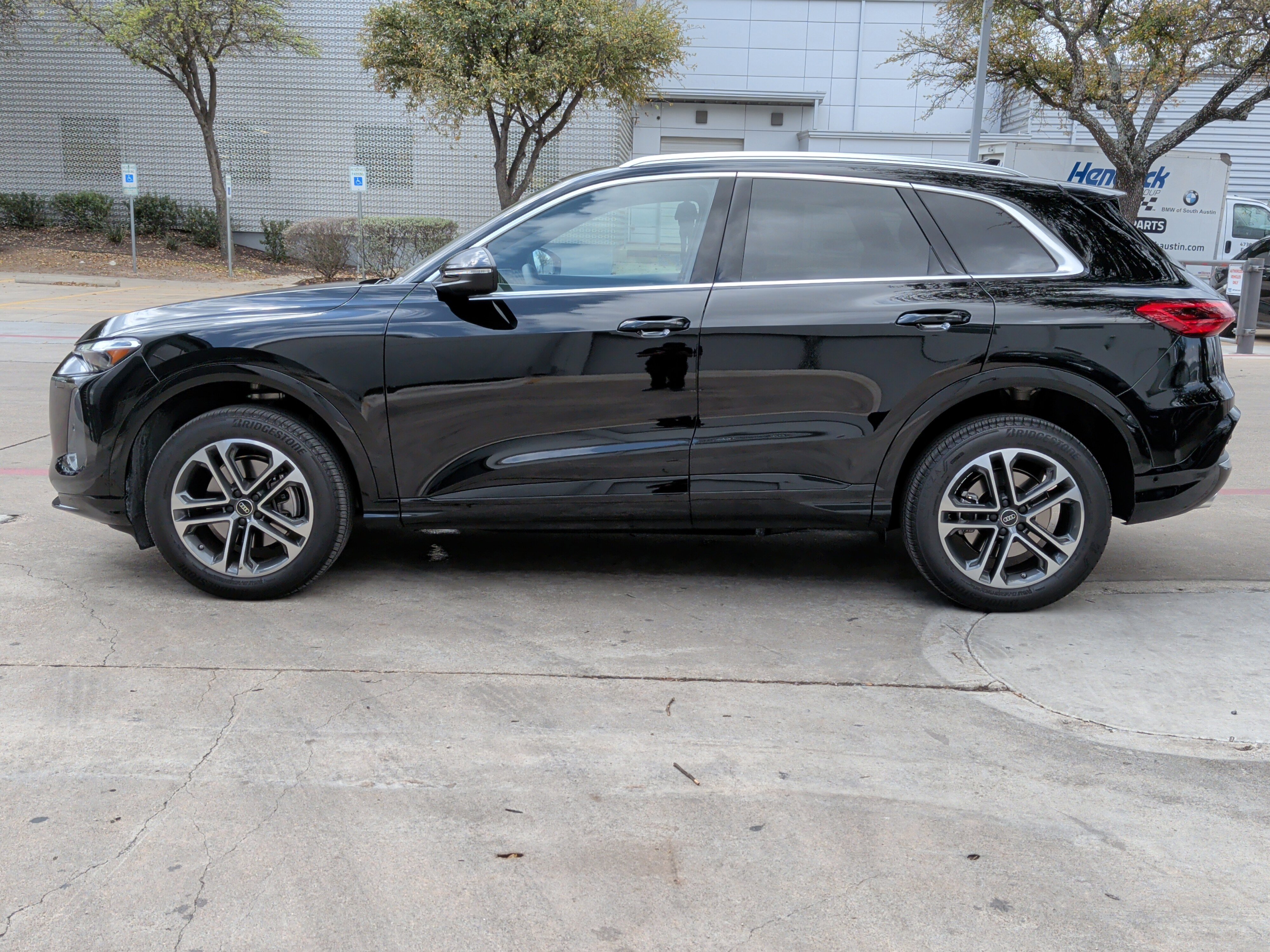 Certified 2025 Audi Q5 Premium w/ Convenience Package AWD/4WD image 6