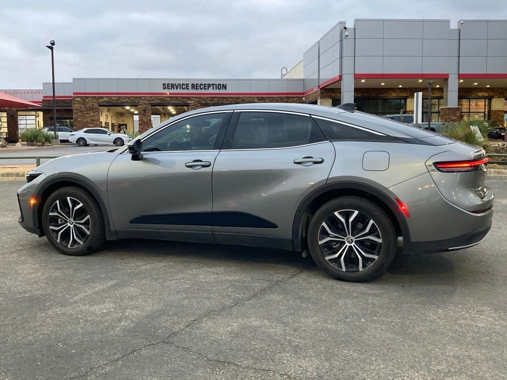 Certified 2025 Toyota Crown XLE image 7