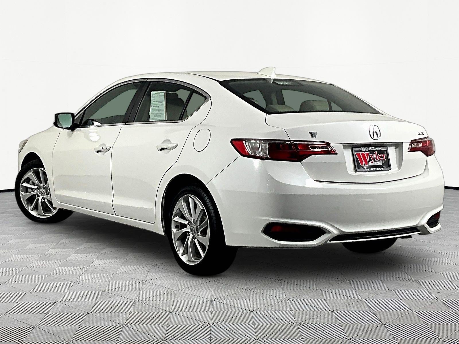 Used 2017 Acura ILX FWD image 4