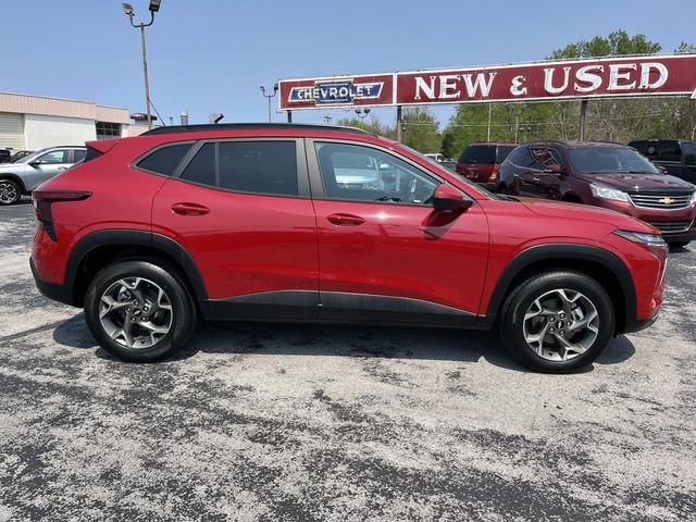 New 2026 Chevrolet Trax LT w/ LT Convenience Package FWD image 2