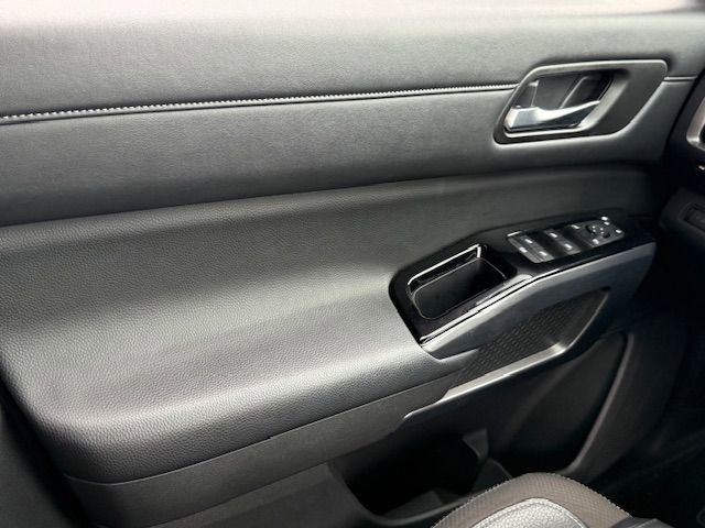 Used 2023 Nissan Pathfinder SL w/ Black Appearance Package image 30