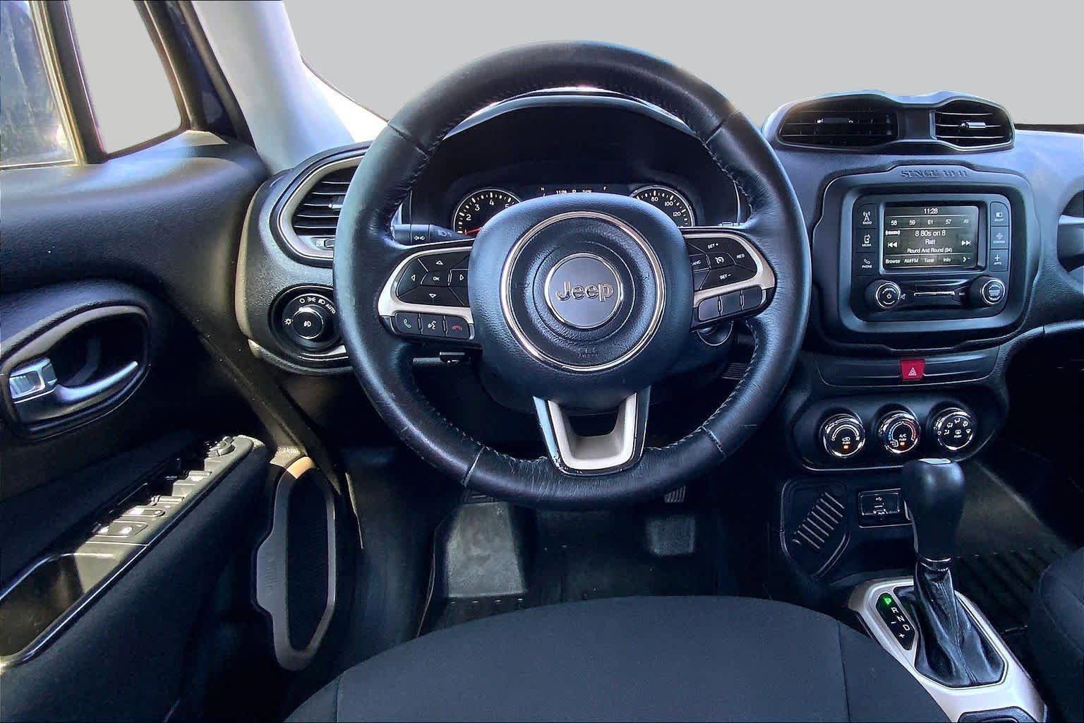 Used 2016 Jeep Renegade Latitude FWD image 6