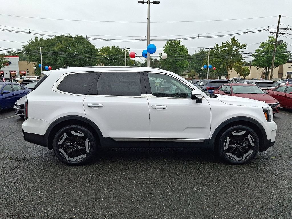 Used 2023 Kia Telluride EX w/ EX Captain's Chair Package AWD/4WD image 8