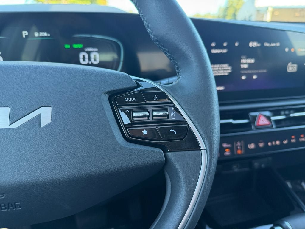 Used 2025 Kia Niro FWD image 16