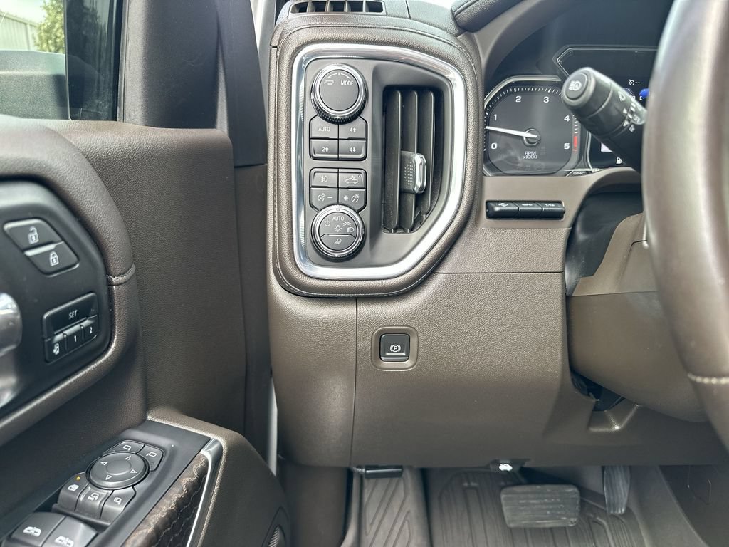 Used 2023 GMC Sierra 2500 Denali w/ Technology Package AWD/4WD image 18