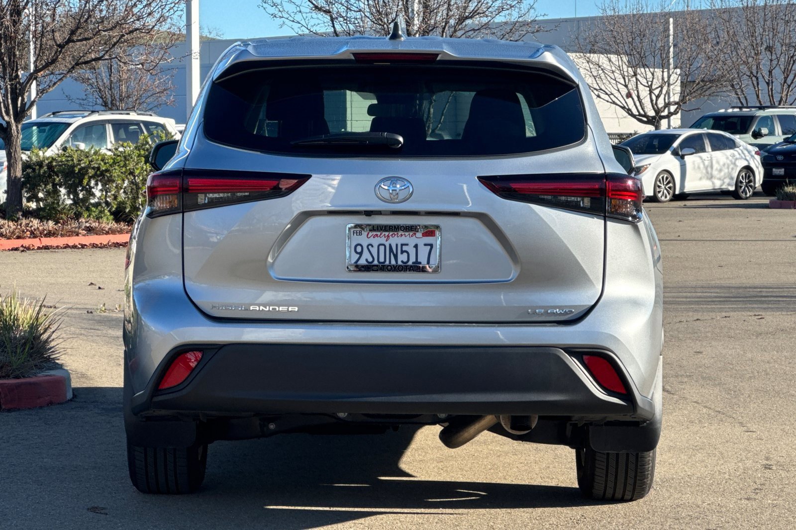 Used 2025 Toyota Highlander LE image 5