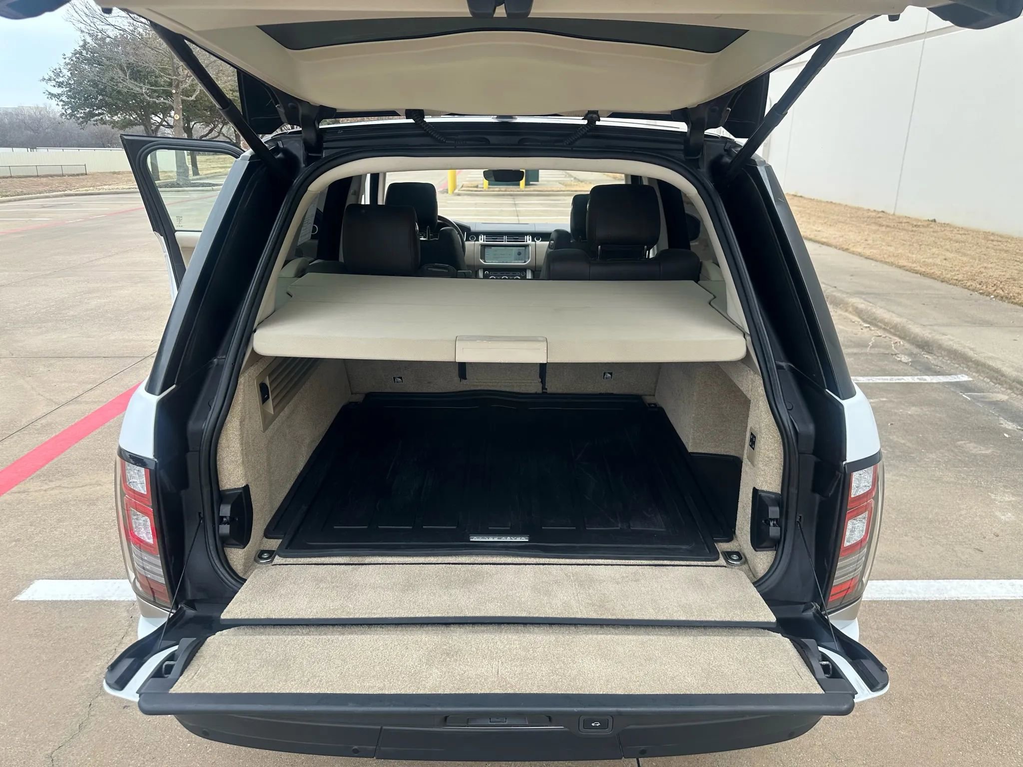 Used 2017 Land Rover Range Rover HSE image 23