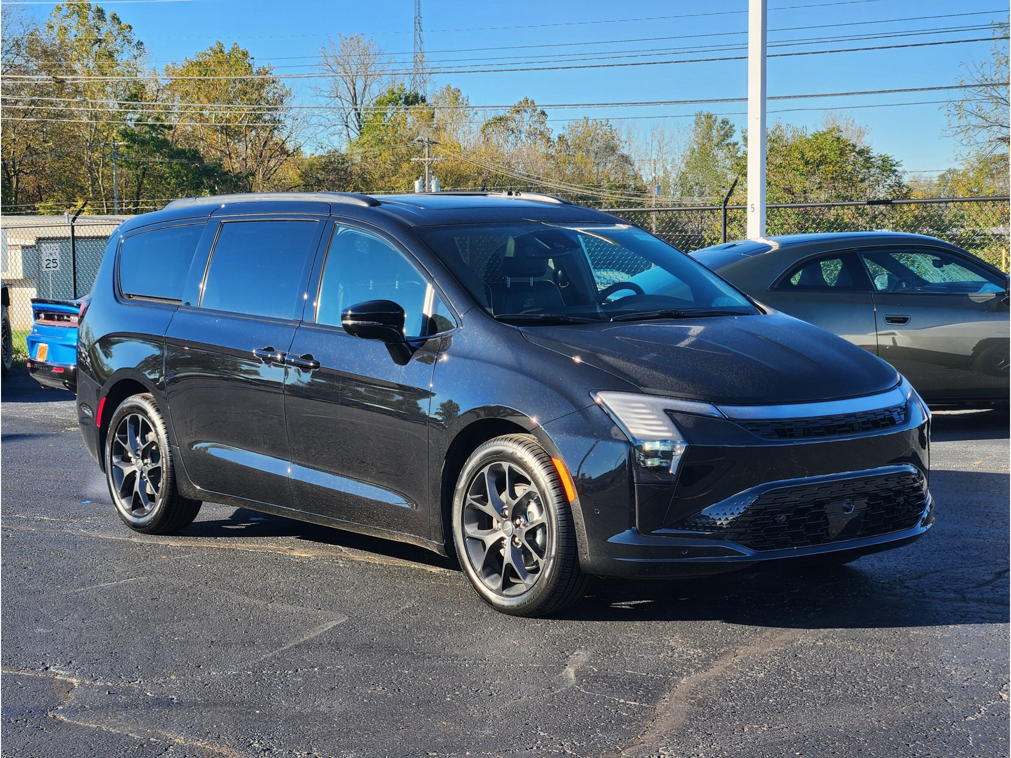 New 2027 Chrysler Pacifica Limited FWD image 11