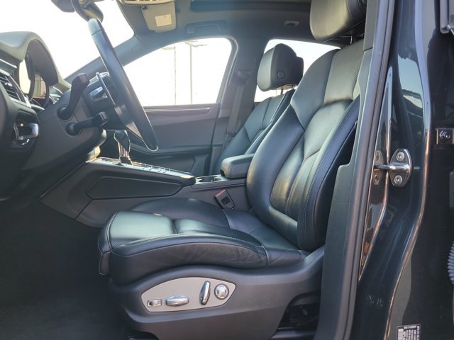 Certified 2017 Porsche Macan AWD/4WD image 23
