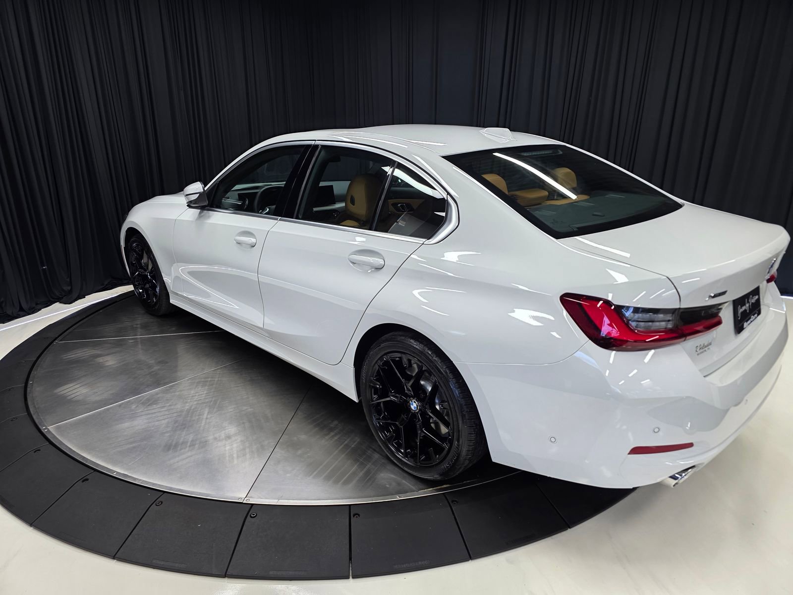 Used 2025 BMW 330i xDrive Sedan w/ Premium Package image 10