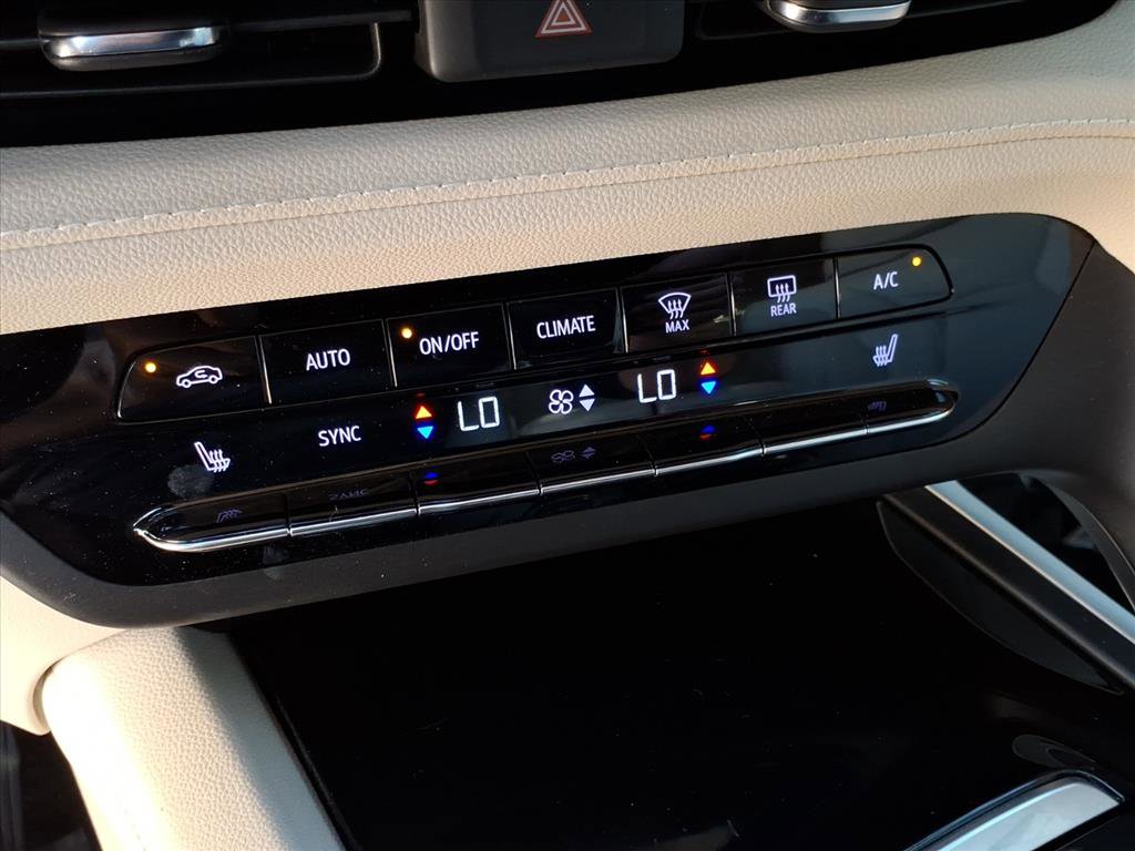 Used 2021 Buick Envision Essence w/ Technology Package I image 24