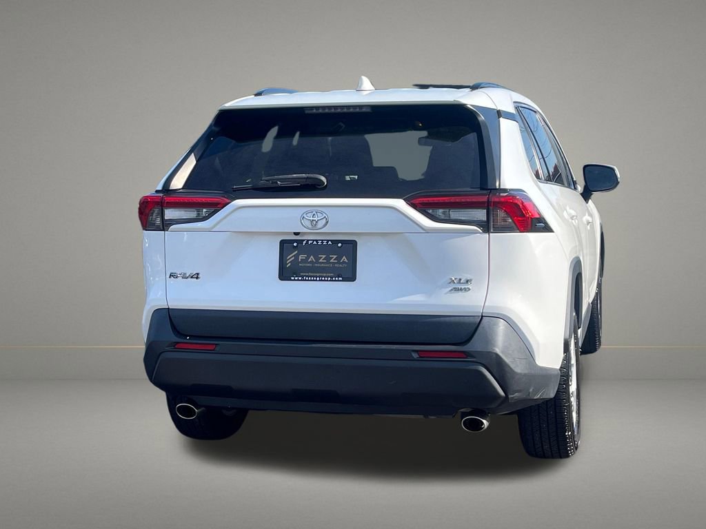 Used 2020 Toyota RAV4 XLE w/ Carpet Mat Package AWD/4WD image 5