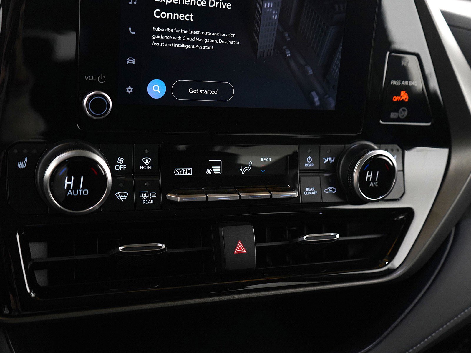 Used 2024 Toyota Highlander LE image 24