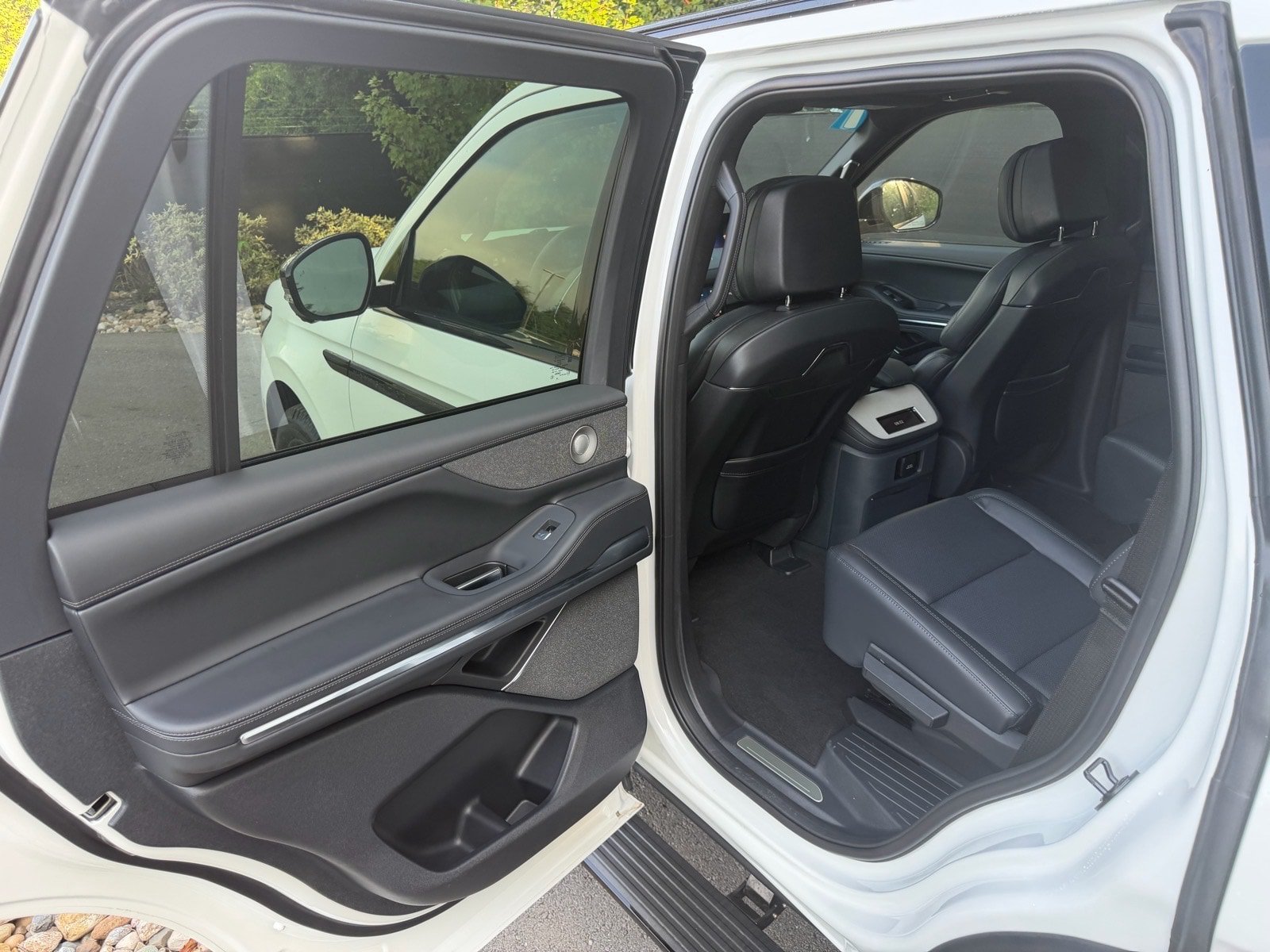 New 2027 Lincoln Navigator Reserve w/ Jet Appearance Package AWD/4WD image 20