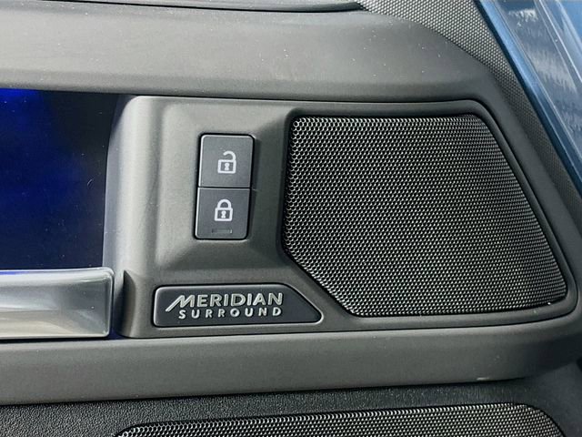 Used 2025 Land Rover Defender 110 X-Dynamic SE image 21