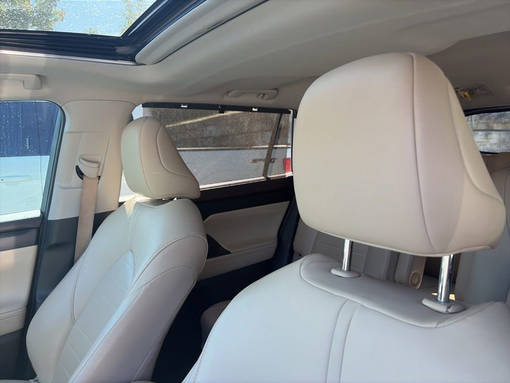 Used 2020 Toyota Highlander XLE AWD/4WD image 21