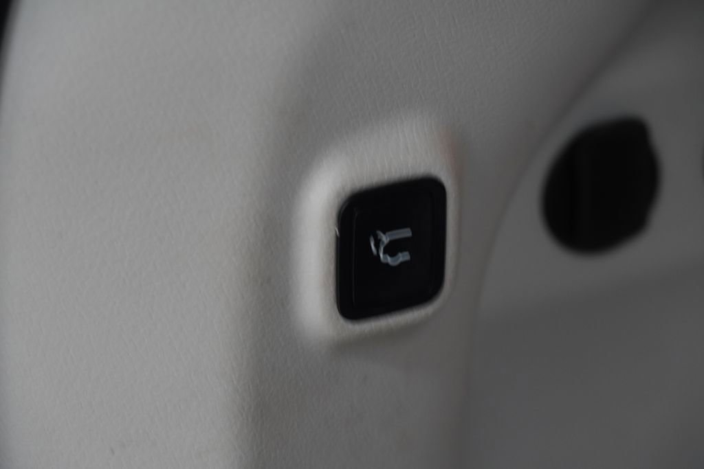 Used 2019 Jeep Cherokee Limited image 10