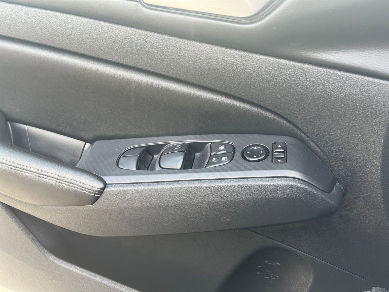 Used 2025 Nissan Altima 2.5 SV FWD image 18