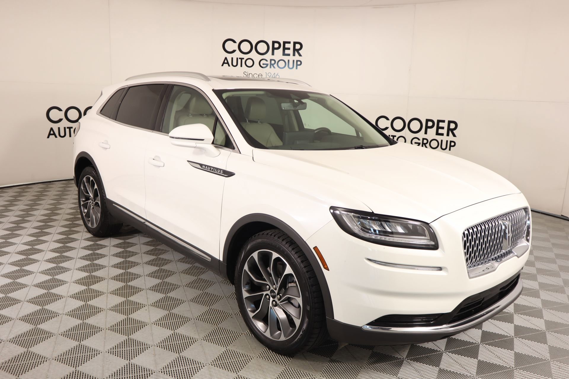 Used 2023 Lincoln Nautilus Reserve image 1