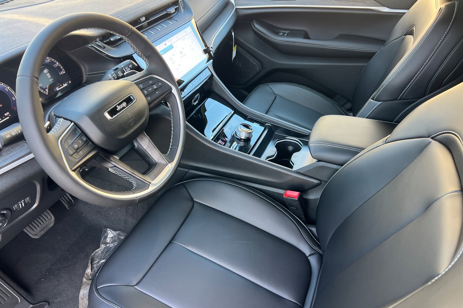 New 2026 Jeep Grand Cherokee L Limited w/ Limited Altitude Package AWD/4WD image 9