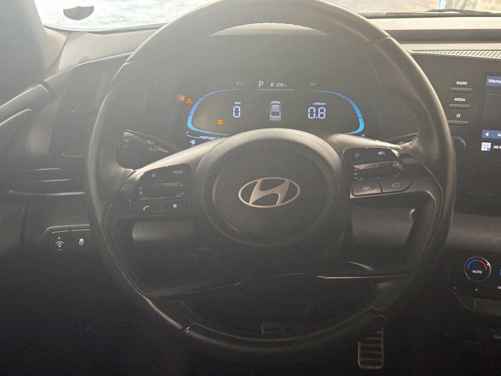 Used 2025 Hyundai Elantra Sport FWD image 16