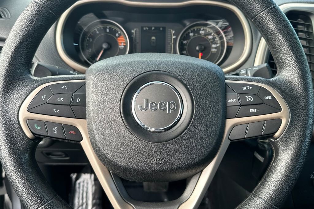 Used 2016 Jeep Cherokee Sport FWD image 21