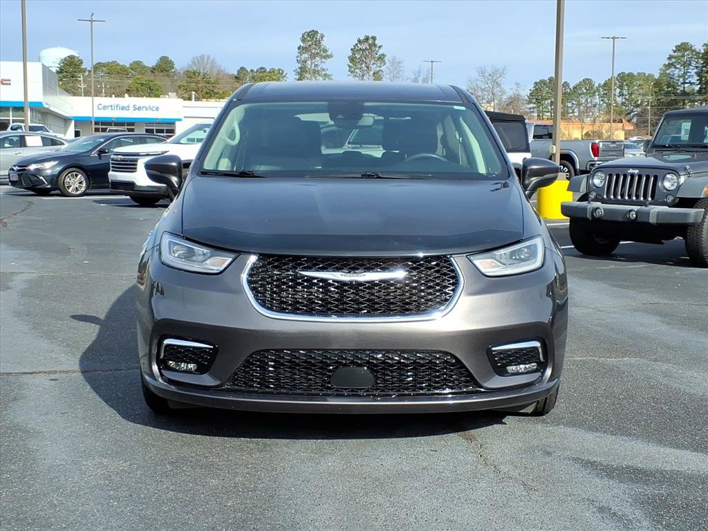 Used 2023 Chrysler Pacifica Touring-L image 2