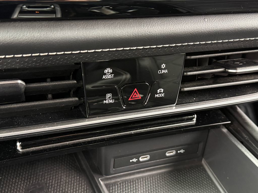 Used 2024 Volkswagen Atlas SE image 33