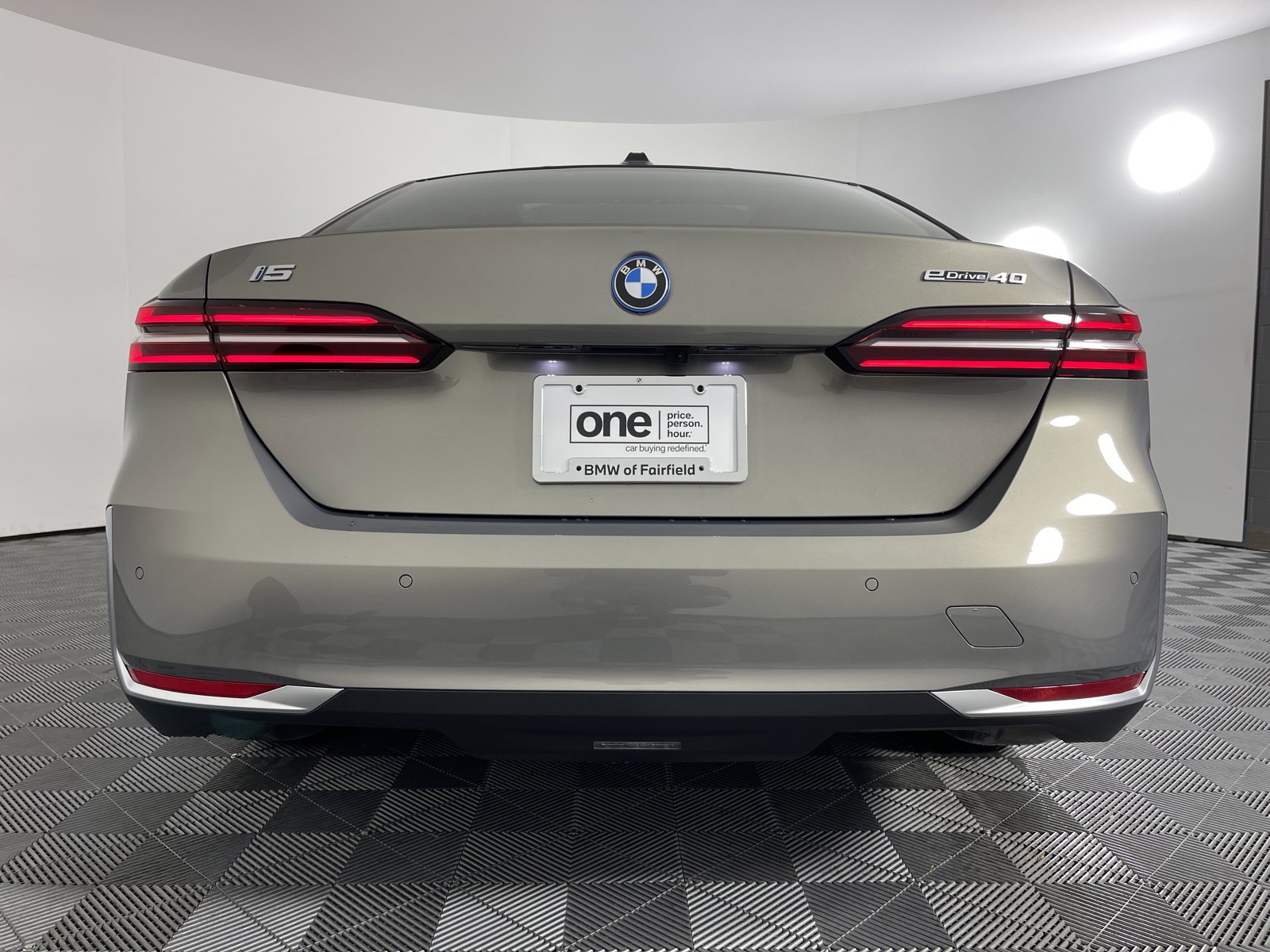 New 2024 BMW i5 eDrive40i w/ Premium Package image 12